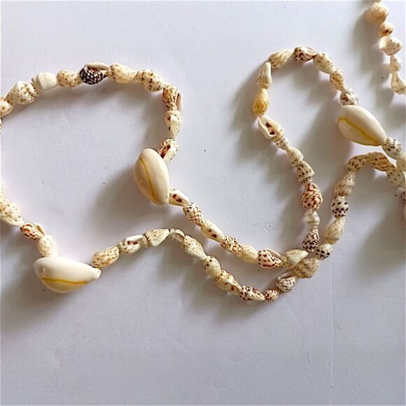 Vintage Hawaiian Necklace Cowrie Momi Shell Lei Strand Beachy Coastal  Tropical - Picture 4 of 15